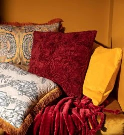 AMAR - Sierkussen Van Katoen 45x45 Cm Merlot - Rood - Inclusief Binnenvulling 9 AMAR - Sierkussen Van Katoen 45x45 Cm Merlot - Rood - Inclusief Binnenvulling -Dutch Decor 1102x1200