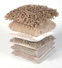 VELVET - Kussenhoes 45x45 Cm - Zand - Beige - Effen - Exclusief Binnenkussen 15 VELVET - Kussenhoes 45x45 Cm - Zand - Beige - Effen - Exclusief Binnenkussen -Dutch Decor 1108x1200