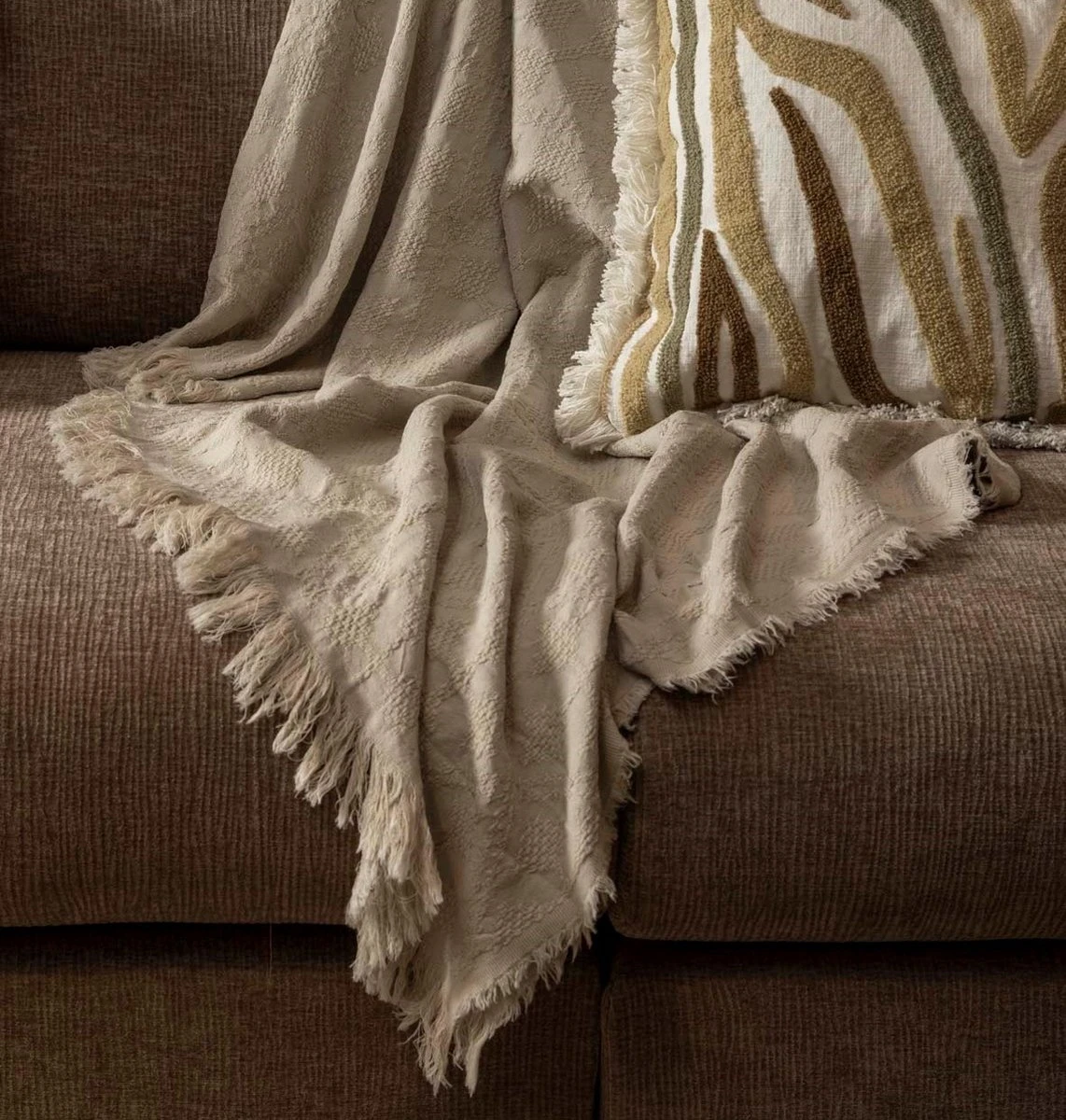 Dutch Decor - BELLE - Plaid Van Katoen 130x180 Cm Pumice Stone - Beige - Deken 5 Dutch Decor - BELLE - Plaid Van Katoen 130x180 Cm Pumice Stone - Beige - Deken - Afbeelding 3