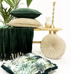 FAUNA - Sierkussen Velvet 45x45 Cm - Chive - Groen - Botanisch - Franjes - Inclusief Binnenvulling 8 FAUNA - Sierkussen Velvet 45x45 Cm - Chive - Groen - Botanisch - Franjes - Inclusief Binnenvulling -Dutch Decor 1151x1200