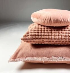 BURTO - Sierkussen Van Gewassen Katoen Muted Clay 60x60 Cm - Roze - Inclusief Binnenvulling 19 BURTO - Sierkussen Van Gewassen Katoen Muted Clay 60x60 Cm - Roze - Inclusief Binnenvulling -Dutch Decor 1154x1200 5