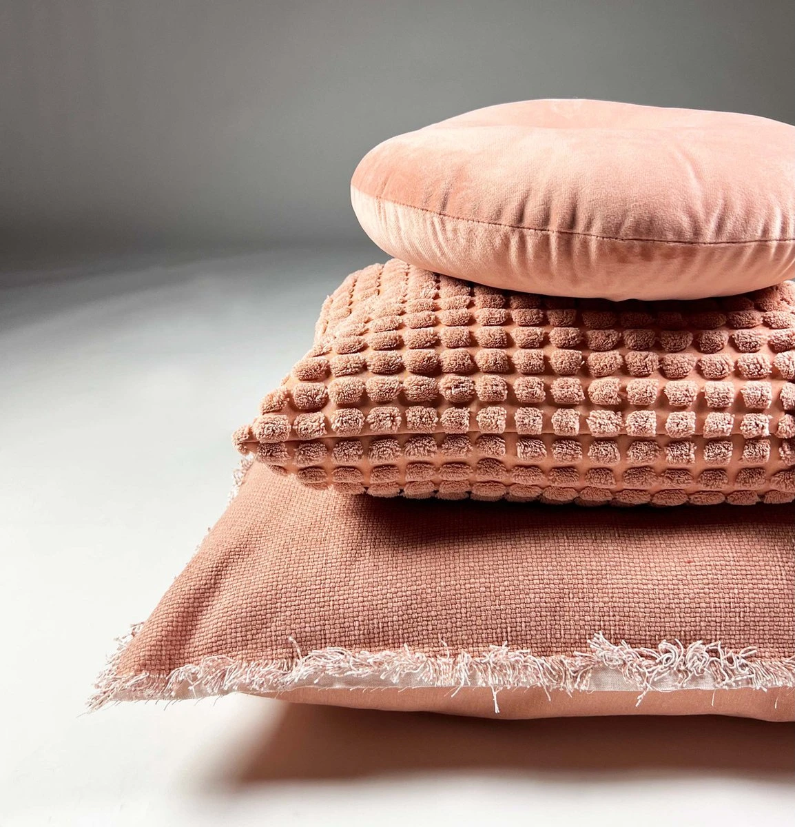 BURTO - Sierkussen Van Gewassen Katoen Muted Clay 60x60 Cm - Roze - Inclusief Binnenvulling 9 BURTO - Sierkussen Van Gewassen Katoen Muted Clay 60x60 Cm - Roze - Inclusief Binnenvulling - Afbeelding 7