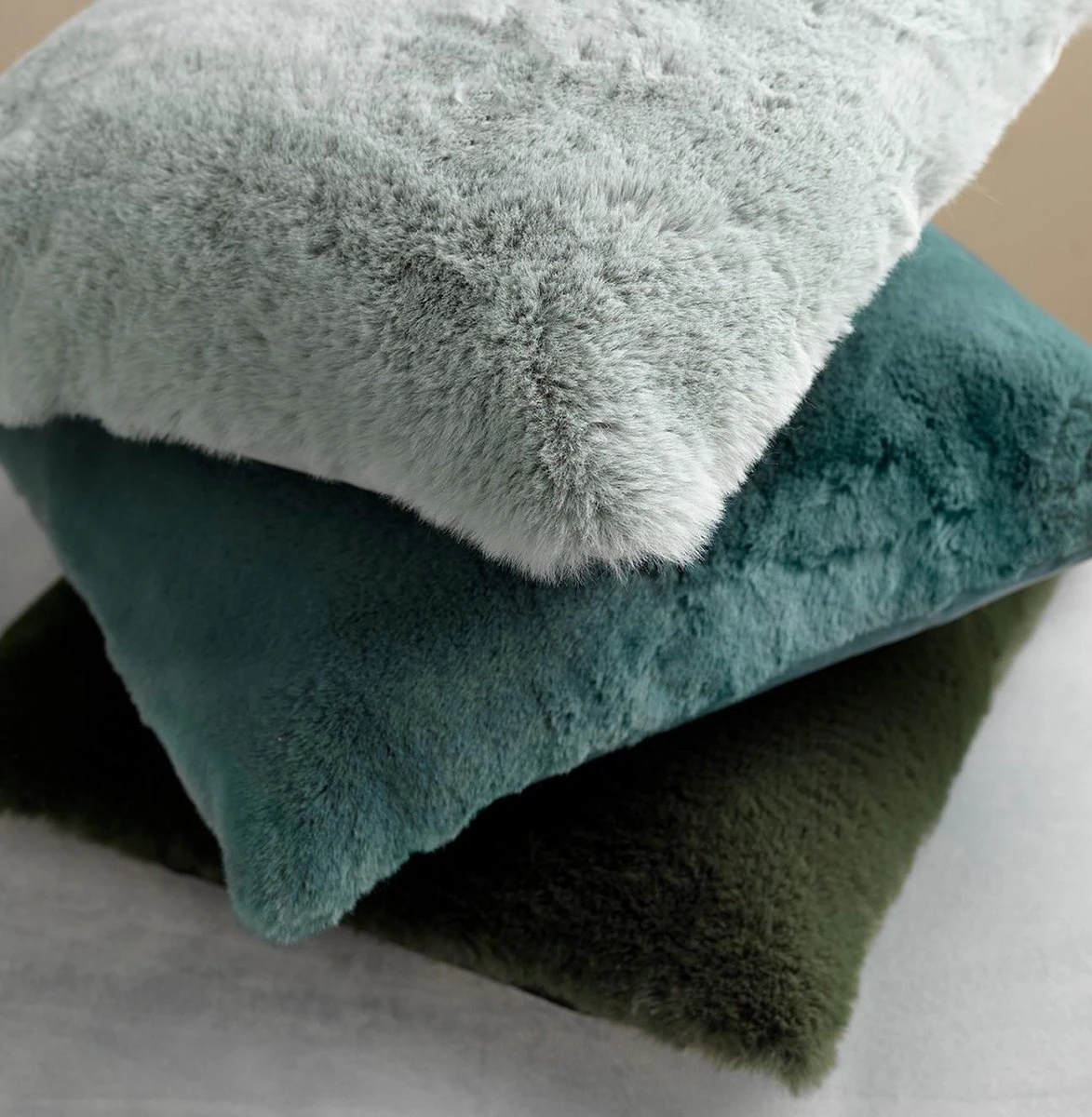 ZAYA - Sierkussen Unikleur 45x45 Cm - Jadeite - Lichtgroen - Superzacht - Inclusief Binnenkussen 5 ZAYA - Sierkussen Unikleur 45x45 Cm - Jadeite - Lichtgroen - Superzacht - Inclusief Binnenkussen - Afbeelding 3