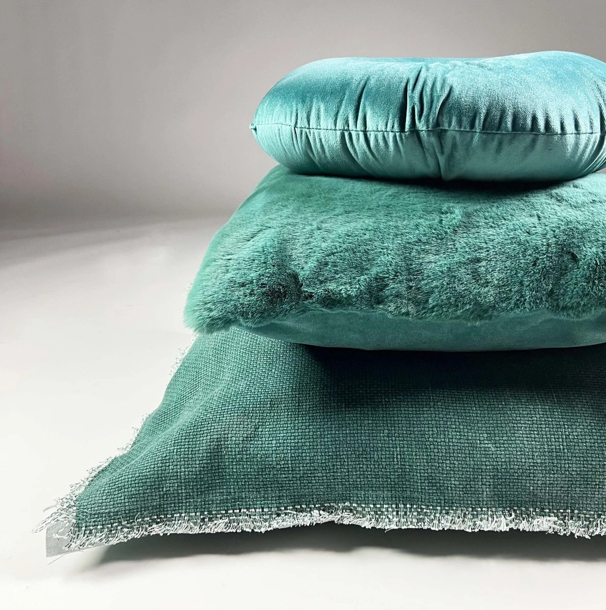 BURTO - Sierkussen Van Gewassen Katoen Sagebrush Green 60x60 Cm - Groen - Inclusief Binnenkussen 6 BURTO - Sierkussen Van Gewassen Katoen Sagebrush Green 60x60 Cm - Groen - Inclusief Binnenkussen - Afbeelding 4