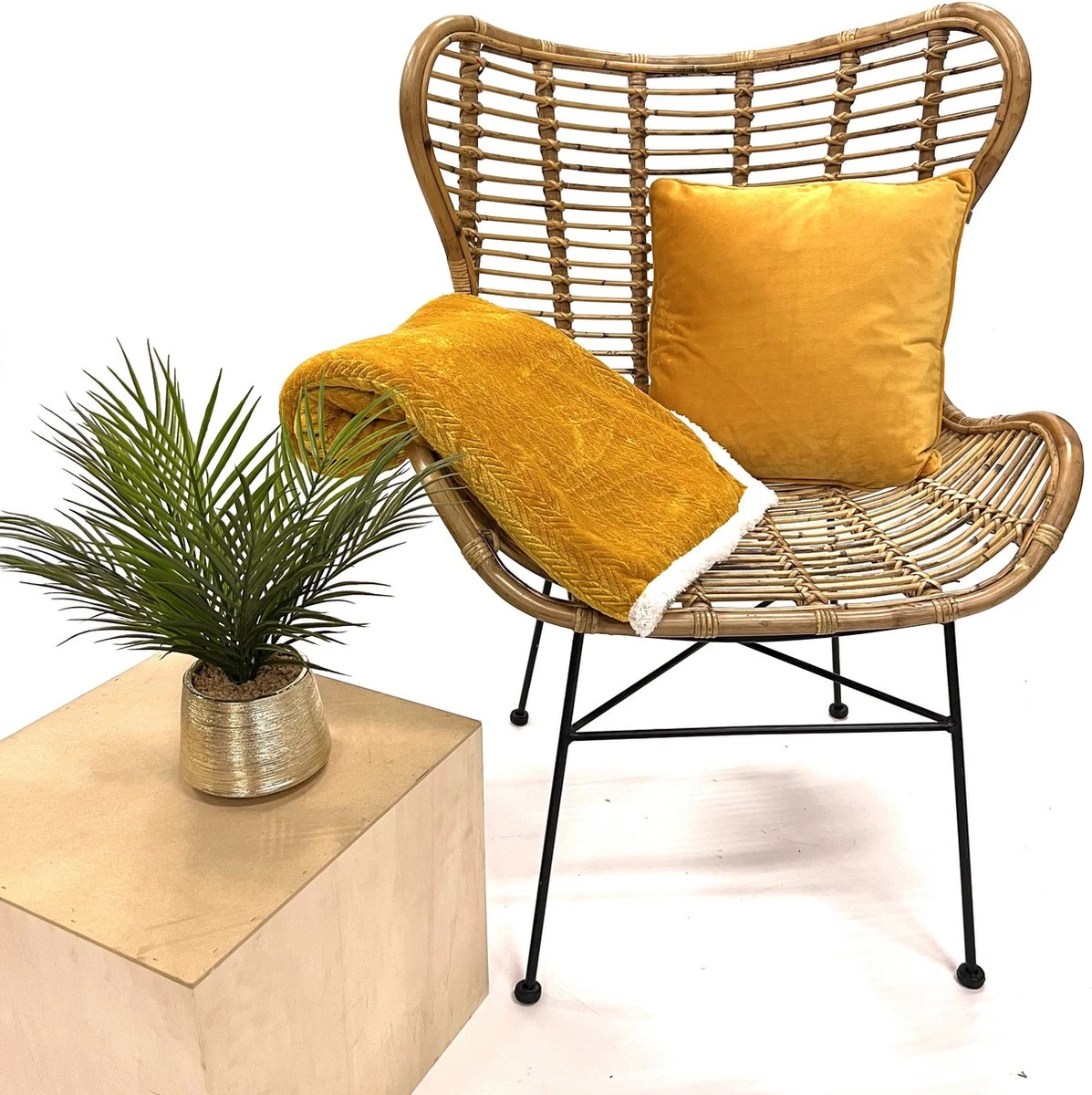 Dutch Decor - BOBBY - Plaid 150x200 Cm Golden Glow- Geel - Teddy - Deken 4 Dutch Decor - BOBBY - Plaid 150x200 Cm Golden Glow- Geel - Teddy - Deken - Afbeelding 2