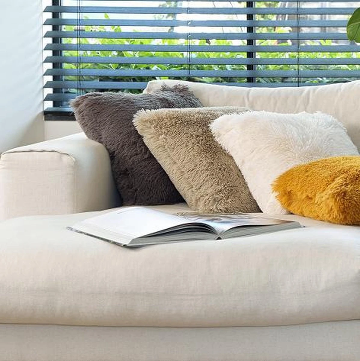 FLUFFY - Kussenhoes Unikleur 45x45 Cm - Driftwood - Taupe - Exclusief Binnenkussen 4 FLUFFY - Kussenhoes Unikleur 45x45 Cm - Driftwood - Taupe - Exclusief Binnenkussen - Afbeelding 2