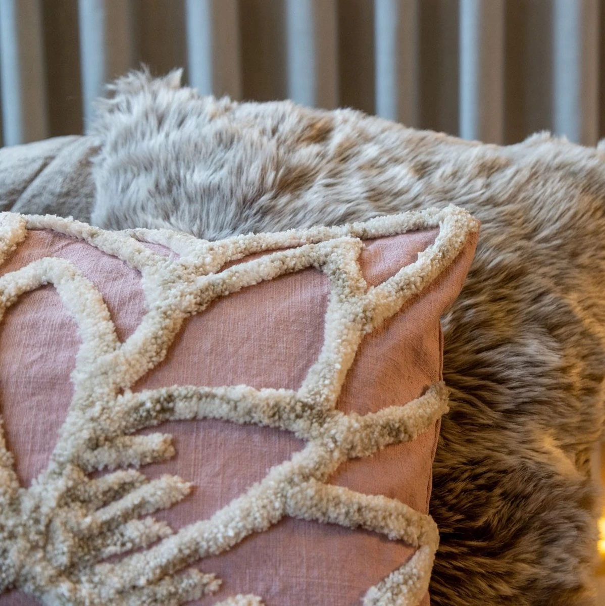 LIVIA - Kussenhoes 45x45 Cm Pale Mauve - Roze - Exclusief Binnenkussen 5 LIVIA - Kussenhoes 45x45 Cm Pale Mauve - Roze - Exclusief Binnenkussen - Afbeelding 4