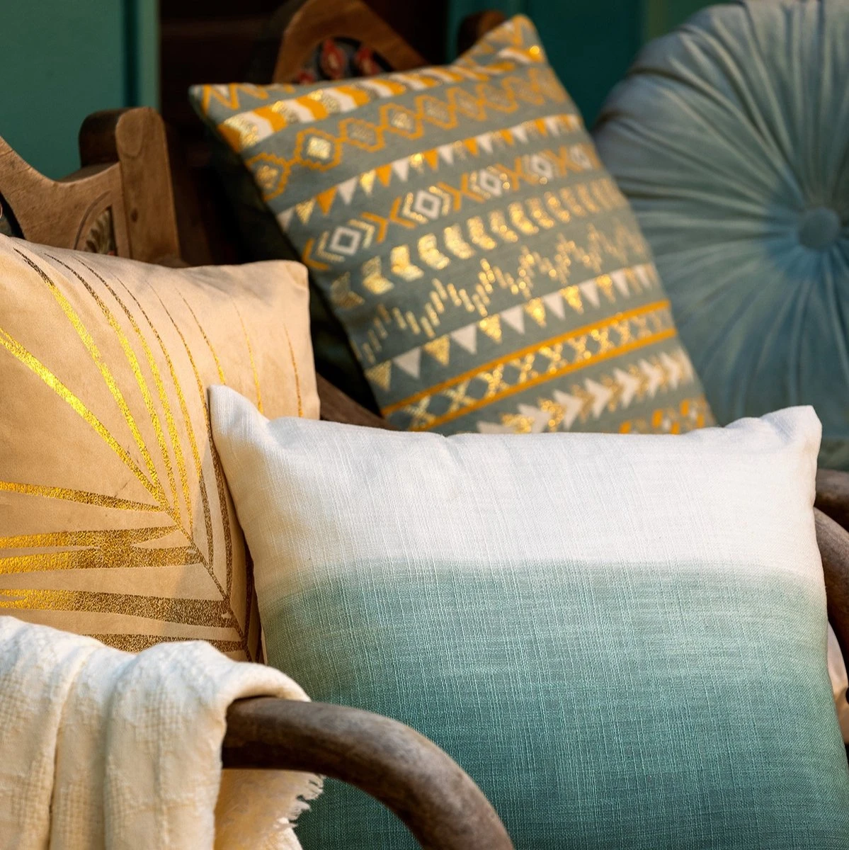 SANDY - Sierkussen 45x45 Cm Sagebrush Green - Groen - Inclusief Binnenvulling 6 SANDY - Sierkussen 45x45 Cm Sagebrush Green - Groen - Inclusief Binnenvulling - Afbeelding 4