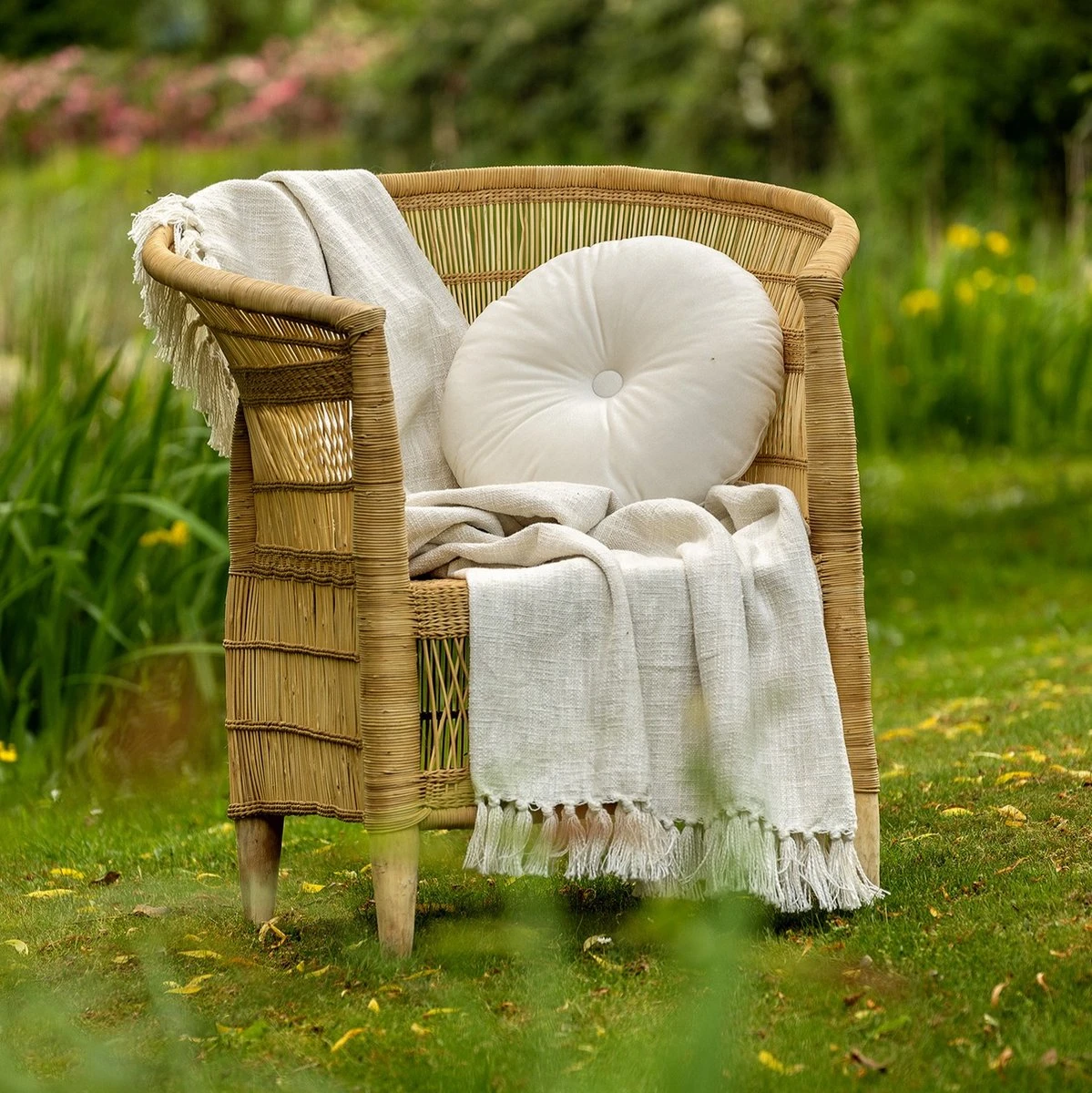 Dutch Decor - OLLY - Sierkussen Rond Velvet 40 Cm - Snow White - Wit 7 Dutch Decor - OLLY - Sierkussen Rond Velvet 40 Cm - Snow White - Wit - Afbeelding 5