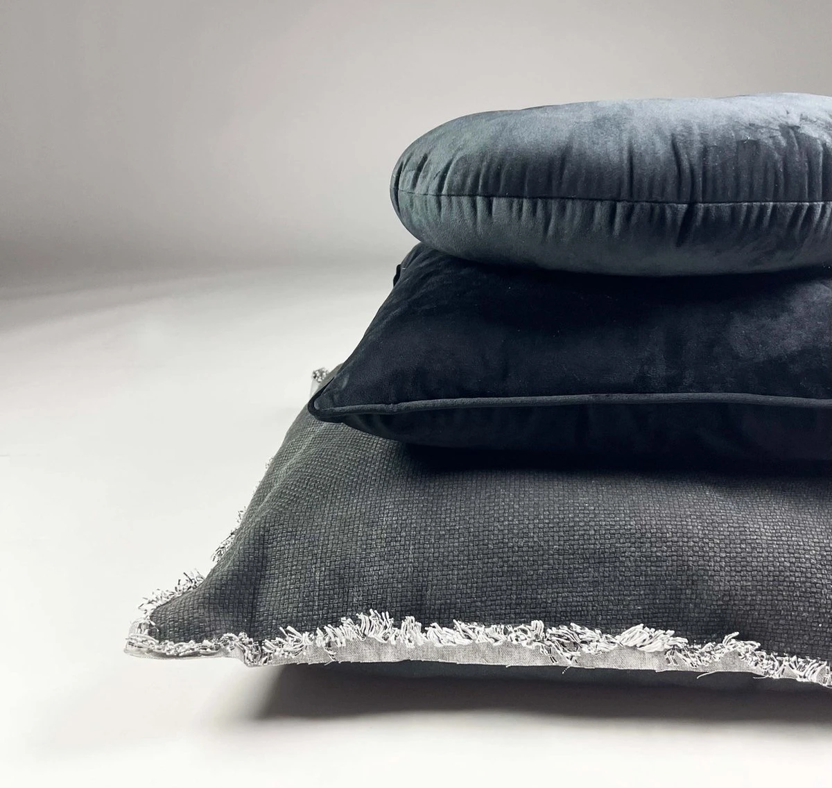 BURTO - Sierkussen Van Gewassen Katoen Raven 60x60 Cm - Zwart - Inclusief Binnenvulling 7 BURTO - Sierkussen Van Gewassen Katoen Raven 60x60 Cm - Zwart - Inclusief Binnenvulling - Afbeelding 5