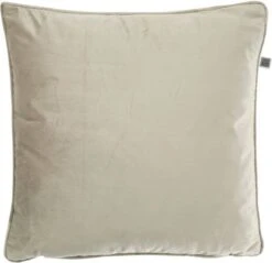 FINN - Sierkussen Velvet 45x45 Cm - Pumice Stone - Beige - Inclusief Binnenvulling 19 FINN - Sierkussen Velvet 45x45 Cm - Pumice Stone - Beige - Inclusief Binnenvulling -Dutch Decor 1200x1160 3