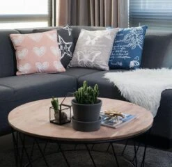 ROOS - Sierkussen Katoen 45x45 Cm - Blauw - Wit - Rozen En Tekst - Inclusief Binnenkussen 12 ROOS - Sierkussen Katoen 45x45 Cm - Blauw - Wit - Rozen En Tekst - Inclusief Binnenkussen -Dutch Decor 1200x1167 10