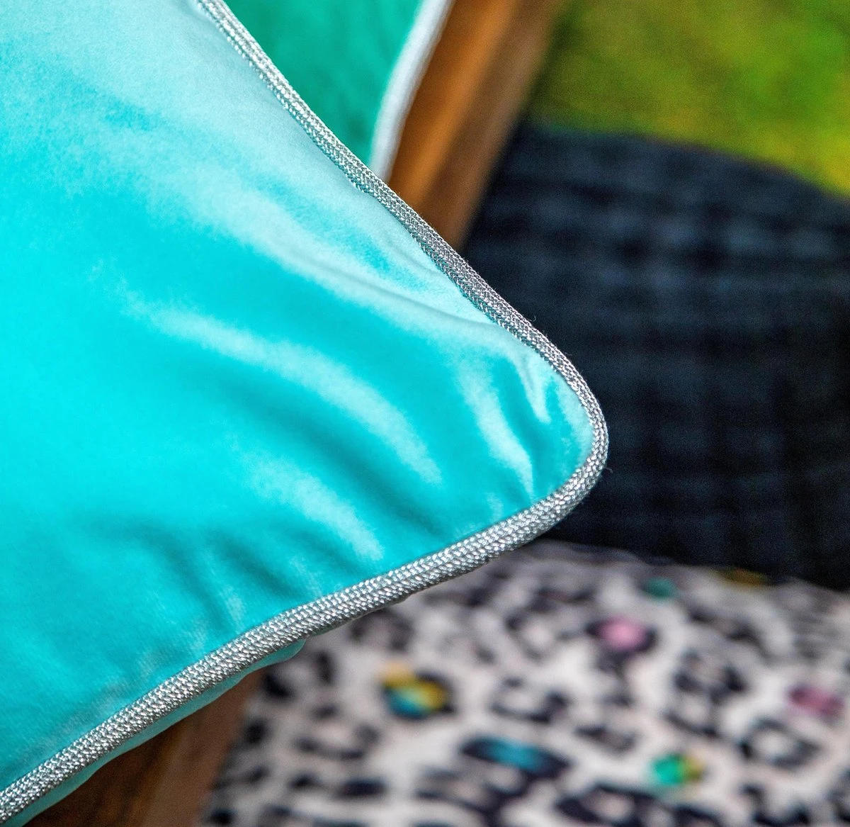 FINN - Kussenhoes Velvet 45x45 Cm - Antigua Sand - Blauw Met Glitterbies - Exclusief Binnenkussen 5 FINN - Kussenhoes Velvet 45x45 Cm - Antigua Sand - Blauw Met Glitterbies - Exclusief Binnenkussen - Afbeelding 3