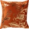 AVERY - Sierkussen Velvet 45x45 Cm - Potters Clay - Oranje Met Goudkleurige Print - Inclusief Binnenvulling 1 AVERY - Sierkussen Velvet 45x45 Cm - Potters Clay - Oranje Met Goudkleurige Print - Inclusief Binnenvulling -Dutch Decor 1200x1188 14