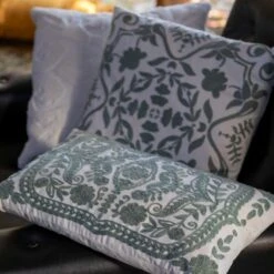 MIMI - Kussenhoes Van Katoen 30x50 Cm - Jadeite - Groen En Wit - Exclusief Binnenkussen 7 MIMI - Kussenhoes Van Katoen 30x50 Cm - Jadeite - Groen En Wit - Exclusief Binnenkussen -Dutch Decor 1200x1198 2