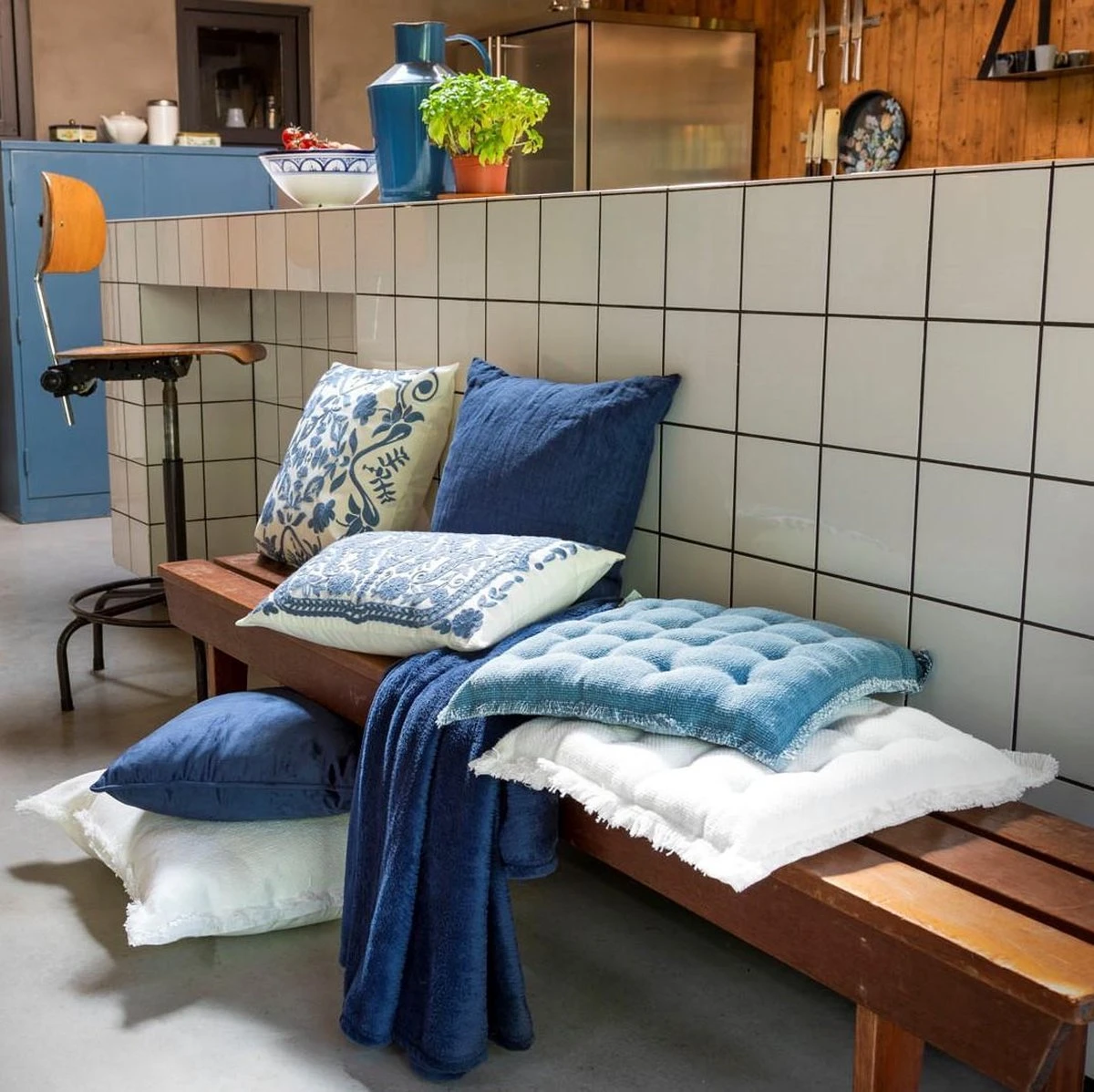 MIMI - Kussenhoes Van Katoen 30x50 Cm - Provincial Blue - Blauw En Wit - Exclusief Binnenkussen 6 MIMI - Kussenhoes Van Katoen 30x50 Cm - Provincial Blue - Blauw En Wit - Exclusief Binnenkussen - Afbeelding 4