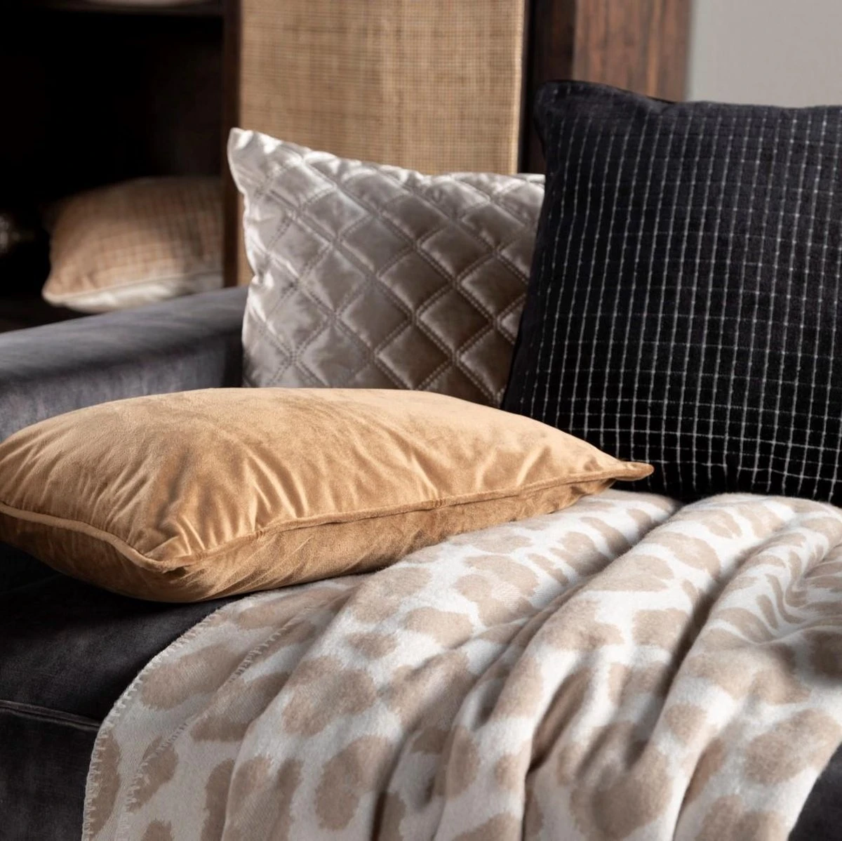 FINN - Kussenhoes Velvet 30x50 Cm - Tobacco Brown - Bruin - Exclusief Binnenkussen 6 FINN - Kussenhoes Velvet 30x50 Cm - Tobacco Brown - Bruin - Exclusief Binnenkussen - Afbeelding 4