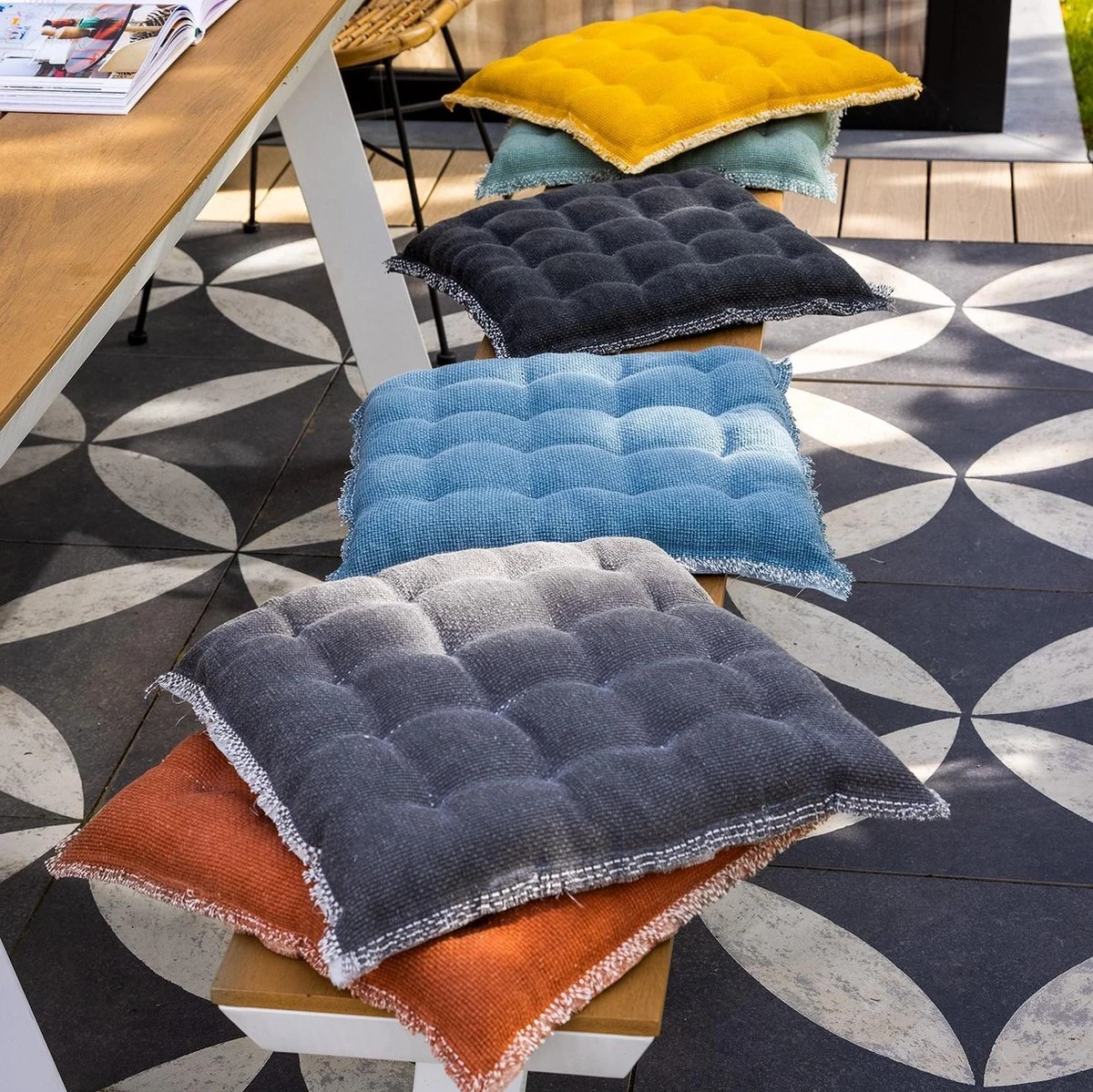 Dutch Decor - BURTO - Stoelkussen Van Gewassen Katoen Provincial Blue 40x40 Cm - Blauw - Zitkussen 7 Dutch Decor - BURTO - Stoelkussen Van Gewassen Katoen Provincial Blue 40x40 Cm - Blauw - Zitkussen - Afbeelding 5