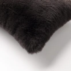 ZAYA - Sierkussen Unikleur 30x50 Cm - Raven - Zwart - Inclusief Binnenvulling 7 ZAYA - Sierkussen Unikleur 30x50 Cm - Raven - Zwart - Inclusief Binnenvulling -Dutch Decor 1200x1200 1044