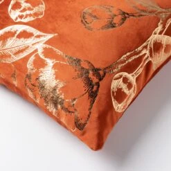 AVERY - Sierkussen Velvet 45x45 Cm - Potters Clay - Oranje Met Goudkleurige Print - Inclusief Binnenvulling 10 AVERY - Sierkussen Velvet 45x45 Cm - Potters Clay - Oranje Met Goudkleurige Print - Inclusief Binnenvulling -Dutch Decor 1200x1200 1062