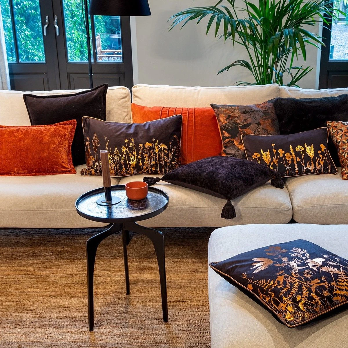 Set Van 4 Sierkussens - Zwart - Oranje - DALIA - DALI - CAITH - SKY - Inclusief Binnenvulling - Luxe En Zachte Stoffen 5 Set Van 4 Sierkussens - Zwart - Oranje - DALIA - DALI - CAITH - SKY - Inclusief Binnenvulling - Luxe En Zachte Stoffen - Afbeelding 3