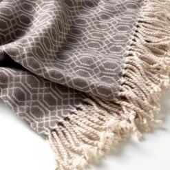 Dutch Decor - ELODIE - Plaid 140x180 Cm - Charcoal Gray - Taupe / Grijs / Beige - Geometrisch Patroon - Franjes - Deken 15 Dutch Decor - ELODIE - Plaid 140x180 Cm - Charcoal Gray - Taupe / Grijs / Beige - Geometrisch Patroon - Franjes - Deken -Dutch Decor 1200x1200 121
