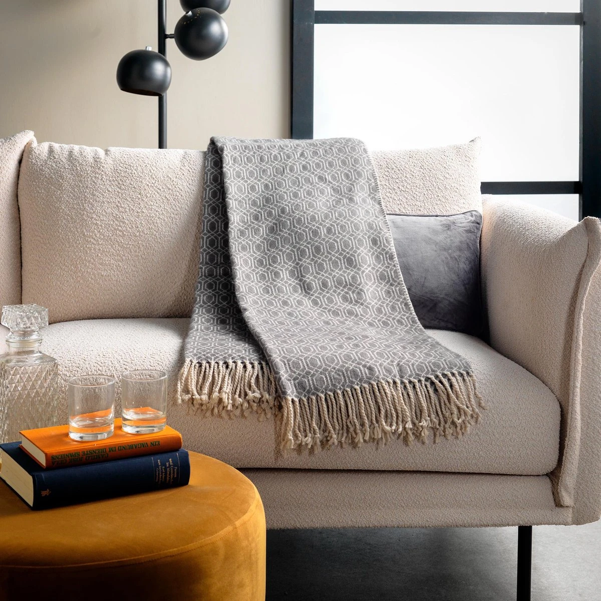 Dutch Decor - ELODIE - Plaid 140x180 Cm - Charcoal Gray - Taupe / Grijs / Beige - Geometrisch Patroon - Franjes - Deken 10 Dutch Decor - ELODIE - Plaid 140x180 Cm - Charcoal Gray - Taupe / Grijs / Beige - Geometrisch Patroon - Franjes - Deken - Afbeelding 8