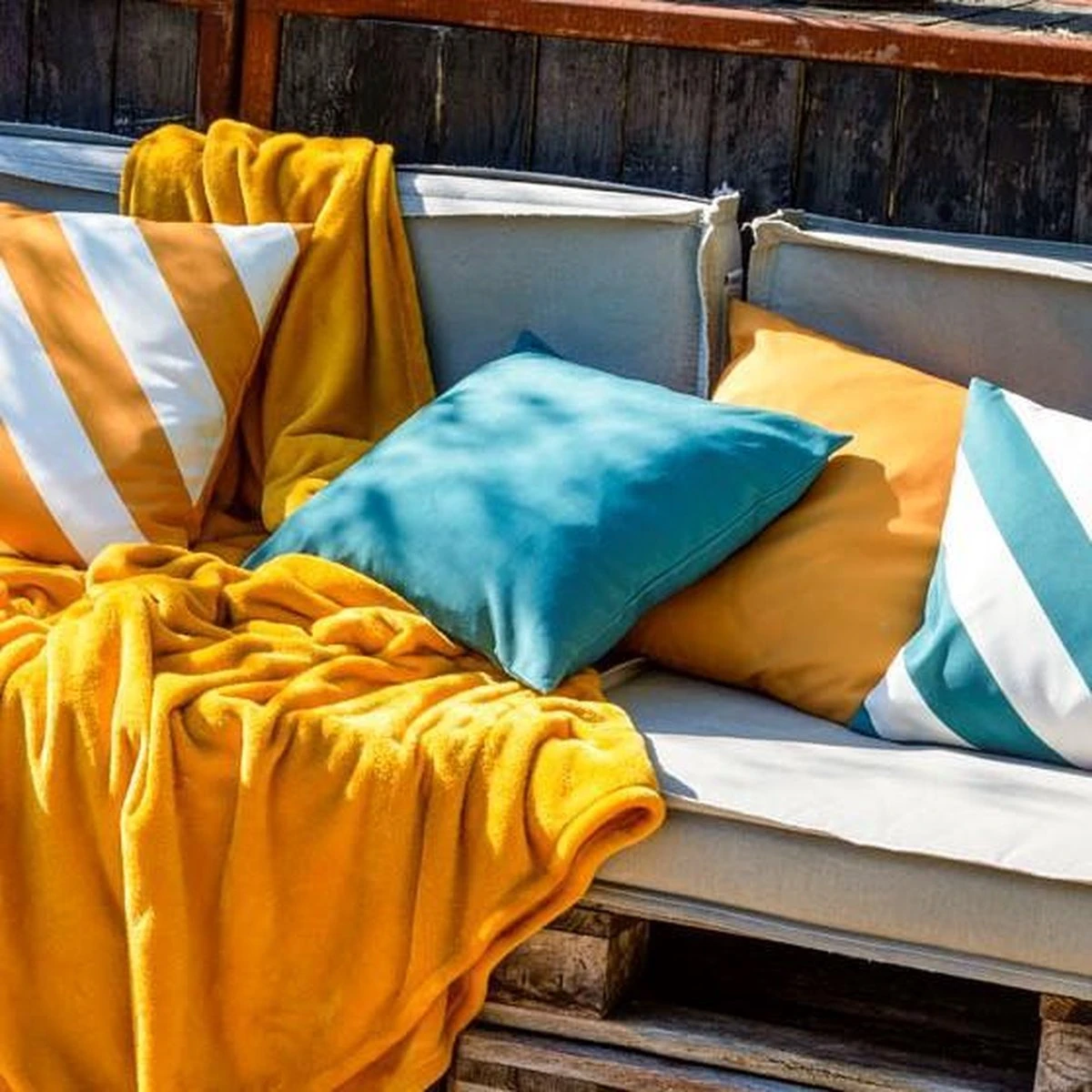 Dutch Decor - SANTORINI - Outdoor Sierkussen 45x45 Cm - Waterafstotend En Uv-bestendig - Sagebrush Green - Groen - Buitenkussen - Tuinkussen - Loungekussen- Voor Buiten 8 Dutch Decor - SANTORINI - Outdoor Sierkussen 45x45 Cm - Waterafstotend En Uv-bestendig - Sagebrush Green - Groen - Buitenkussen - Tuinkussen - Loungekussen- Voor Buiten - Afbeelding 6