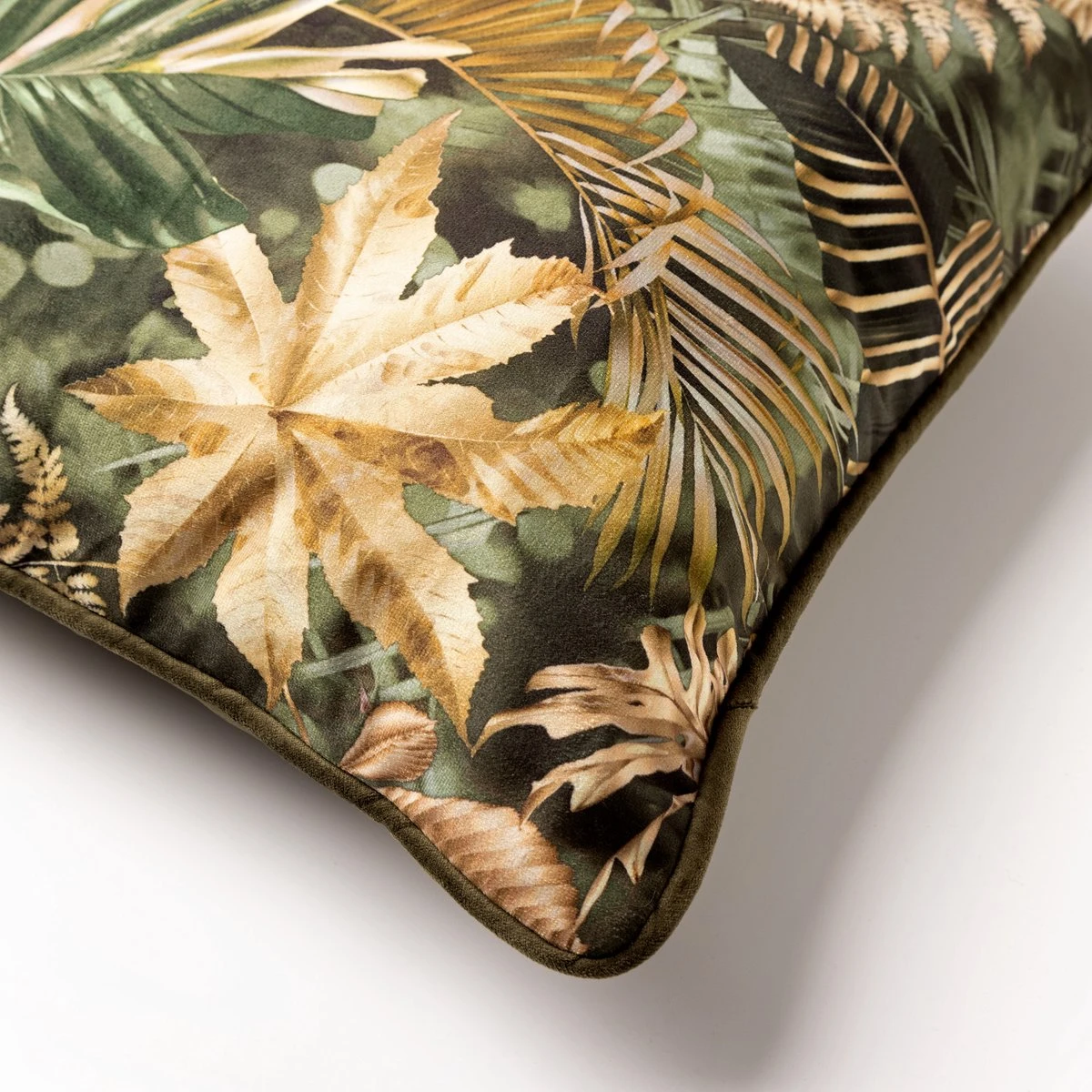 BASIL - Kussenhoes Velvet Chive 45x45 Cm - Groen - Exclusief Binnenkussen 6 BASIL - Kussenhoes Velvet Chive 45x45 Cm - Groen - Exclusief Binnenkussen - Afbeelding 4