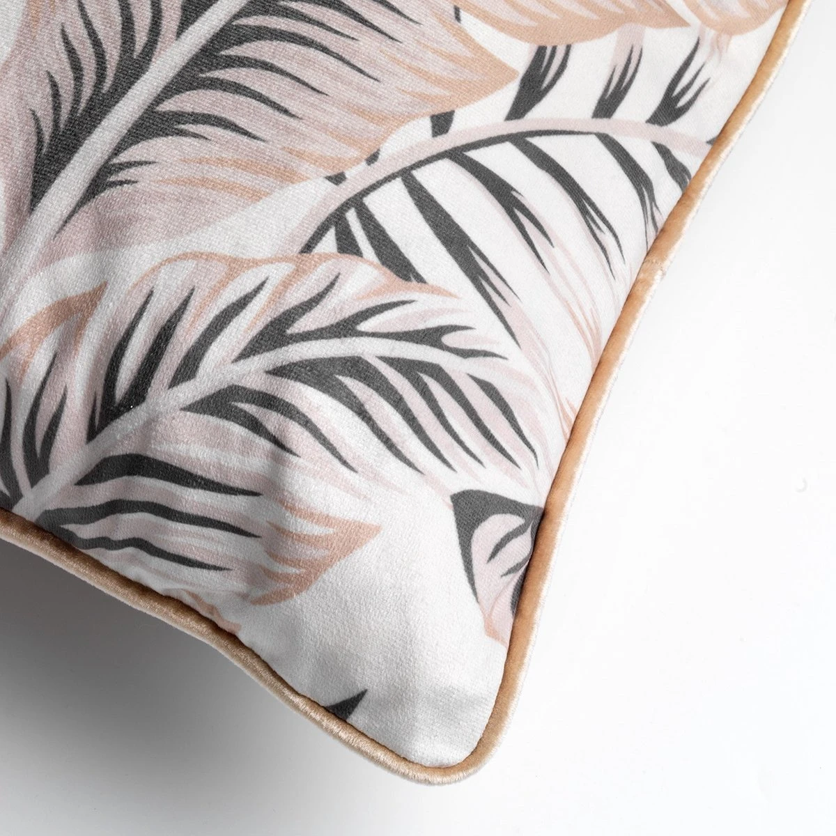 PALMER - Kussenhoes Velvet Pumice Stone 45x45 Cm - Beige - Exclusief Binnenkussen 6 PALMER - Kussenhoes Velvet Pumice Stone 45x45 Cm - Beige - Exclusief Binnenkussen - Afbeelding 4