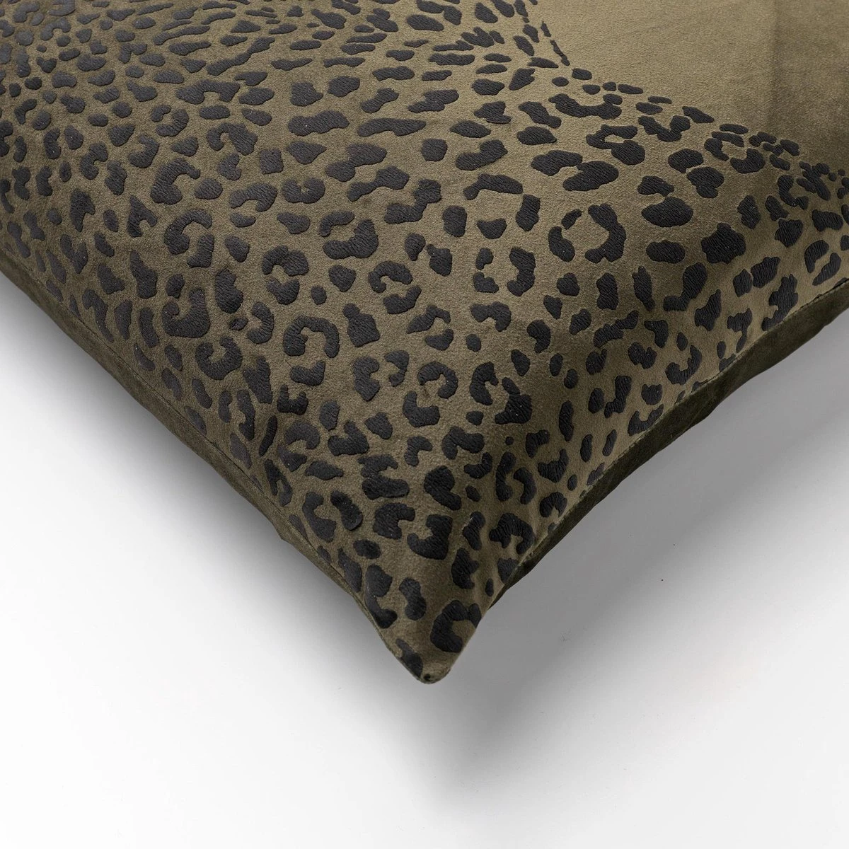 Dutch Decor SIMBA - Sierkussen Met Dierenprint 45x45 Cm Chive - Groen - Inclusief Binnenkussen 5 Dutch Decor SIMBA - Sierkussen Met Dierenprint 45x45 Cm Chive - Groen - Inclusief Binnenkussen - Afbeelding 3