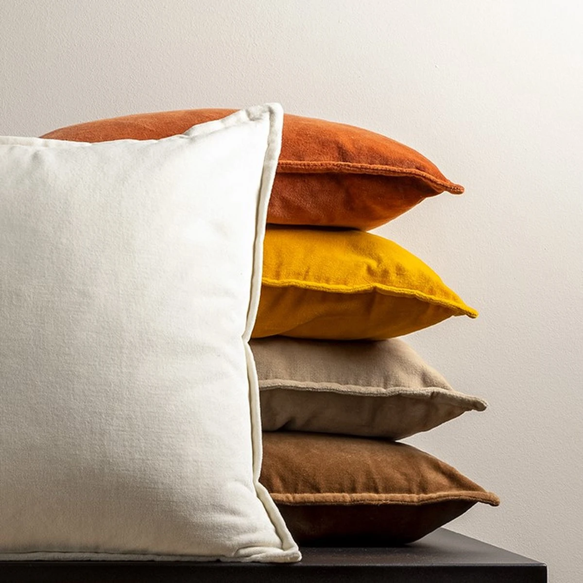 Set Van 2 Kussenhoezen - Dutch Decor CAITH - 50x50 Cm - Velvet - Snow White - Wit - Unikleur 6 Set Van 2 Kussenhoezen - Dutch Decor CAITH - 50x50 Cm - Velvet - Snow White - Wit - Unikleur - Afbeelding 4