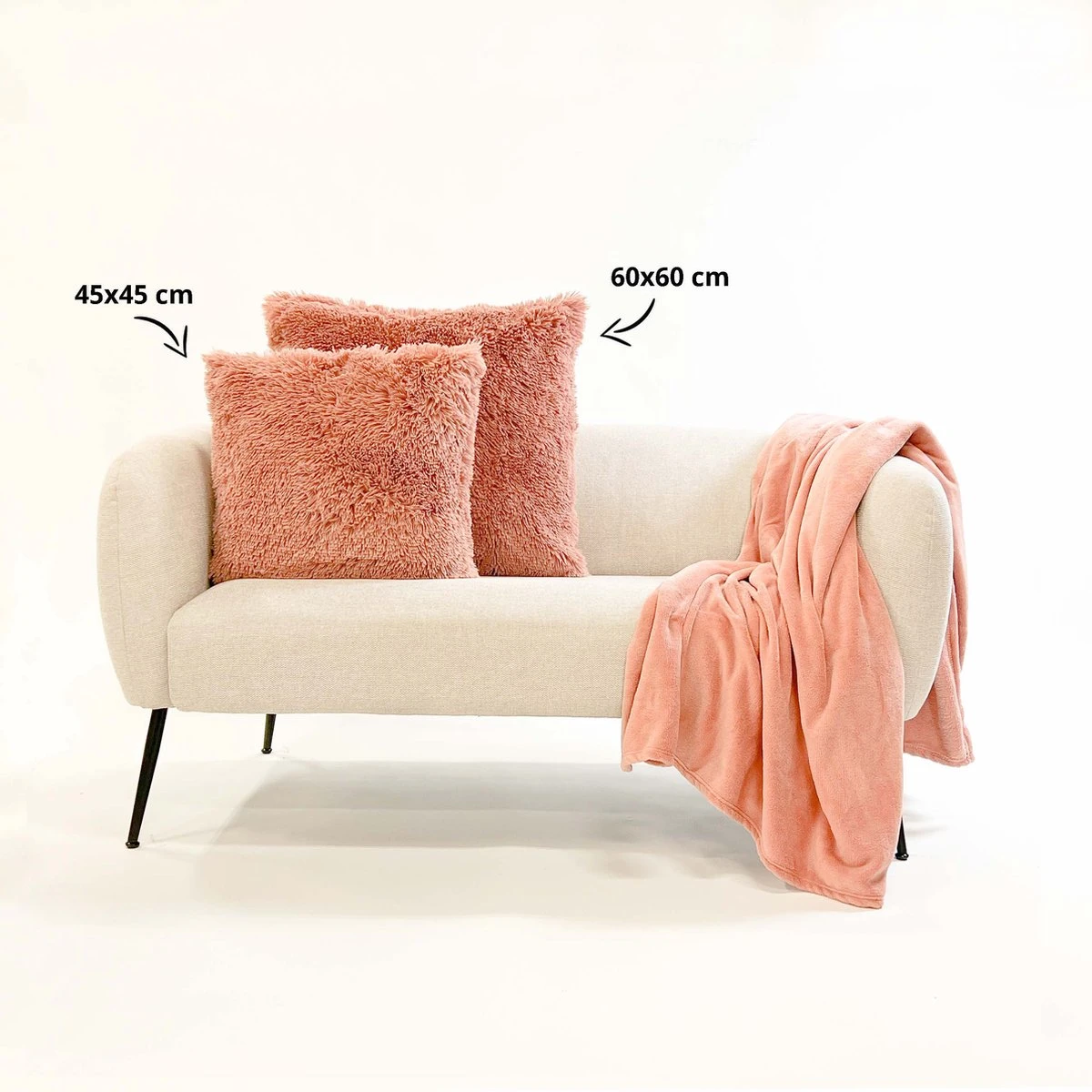 FLUFFY - Sierkussen Unikleur 60x60 Cm - Muted Clay - Roze - Inclusief Binnenkussen 5 FLUFFY - Sierkussen Unikleur 60x60 Cm - Muted Clay - Roze - Inclusief Binnenkussen - Afbeelding 3