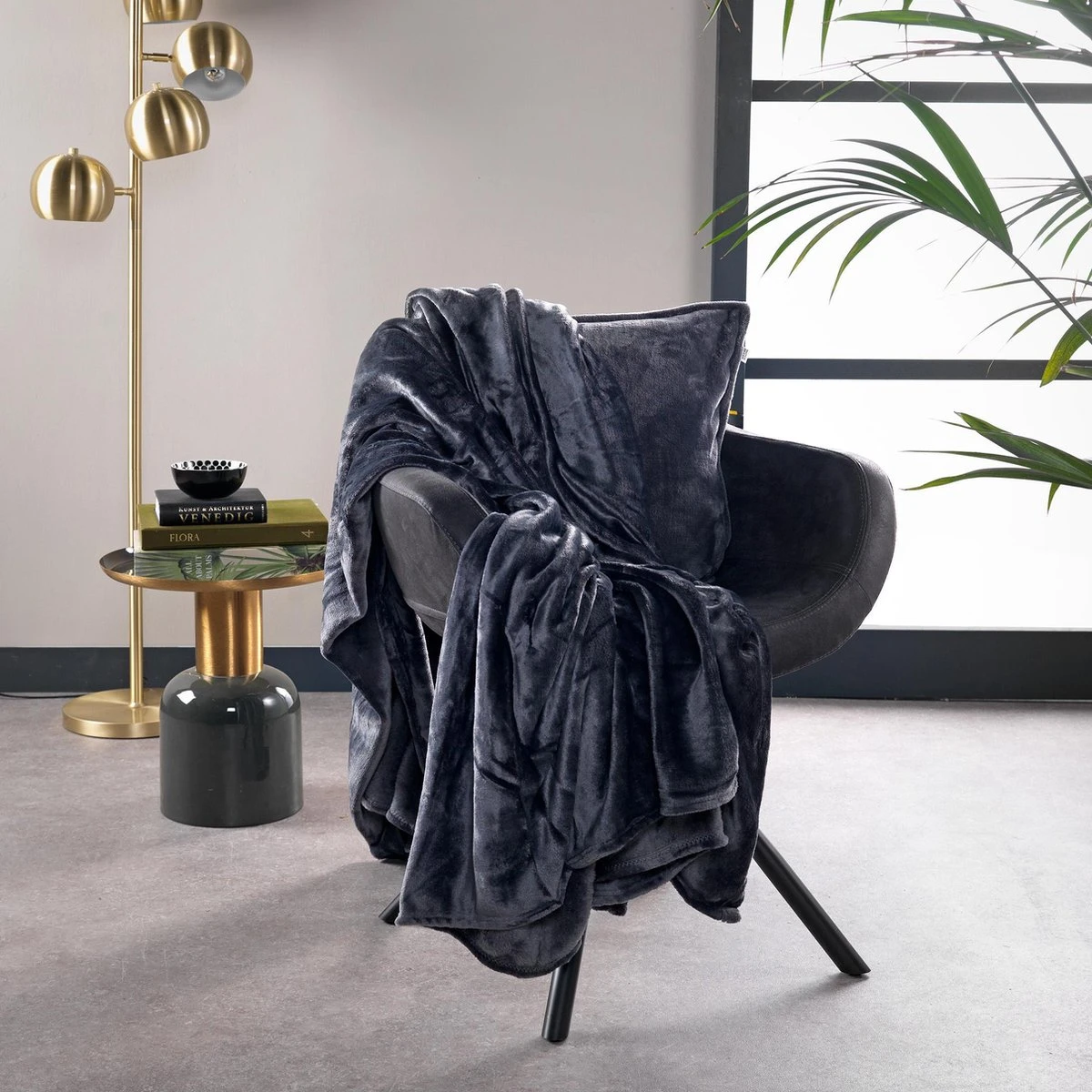 Dutch Decor - BILLY - Plaid Flannel Fleece 150x200 Cm - Charcoal Grey - Antraciet - Superzacht - Deken 5 Dutch Decor - BILLY - Plaid Flannel Fleece 150x200 Cm - Charcoal Grey - Antraciet - Superzacht - Deken - Afbeelding 3