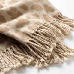 Dutch Decor - JOLIE - Plaid 140x180 Cm - Pumice Stone - Beige - Panter Dessin - Franjes - Deken -Dutch Decor 1200x1200 296