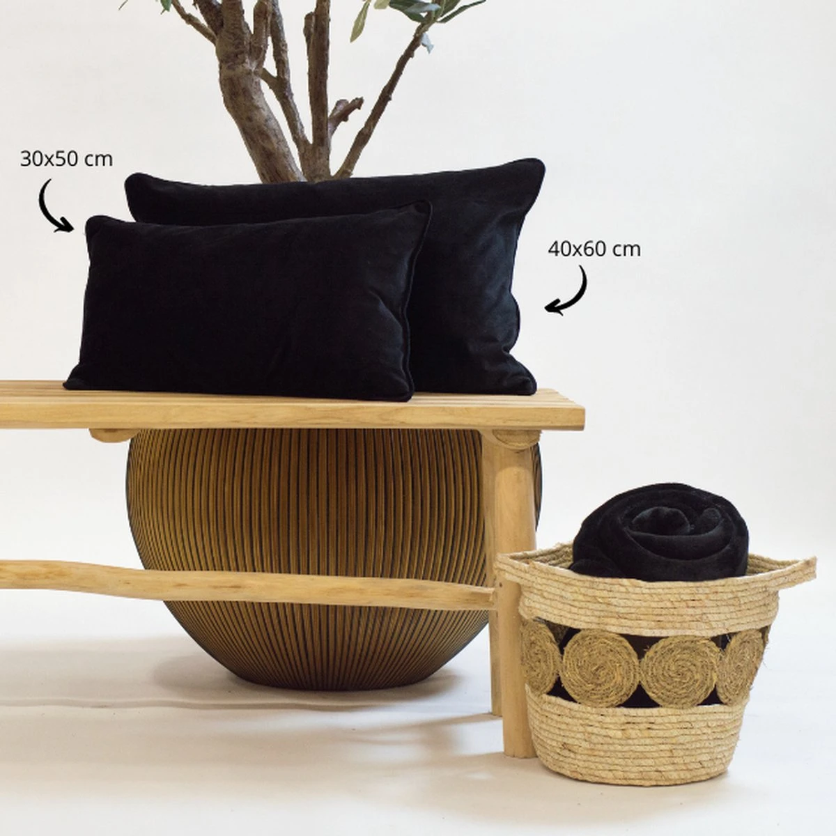 FINN - Kussenhoes Velvet 30x50 Cm - Raven - Zwart - Met Rits 6 FINN - Kussenhoes Velvet 30x50 Cm - Raven - Zwart - Met Rits - Afbeelding 4