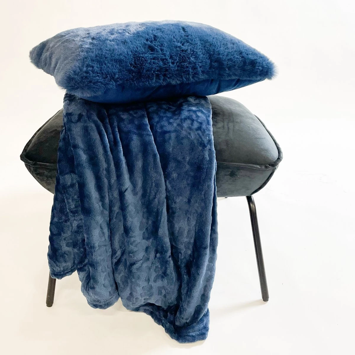 Dutch Decor - CHESTER - Plaid Van Fleece 150x200 Cm Insignia Blue - Blauw - Deken 6 Dutch Decor - CHESTER - Plaid Van Fleece 150x200 Cm Insignia Blue - Blauw - Deken - Afbeelding 4