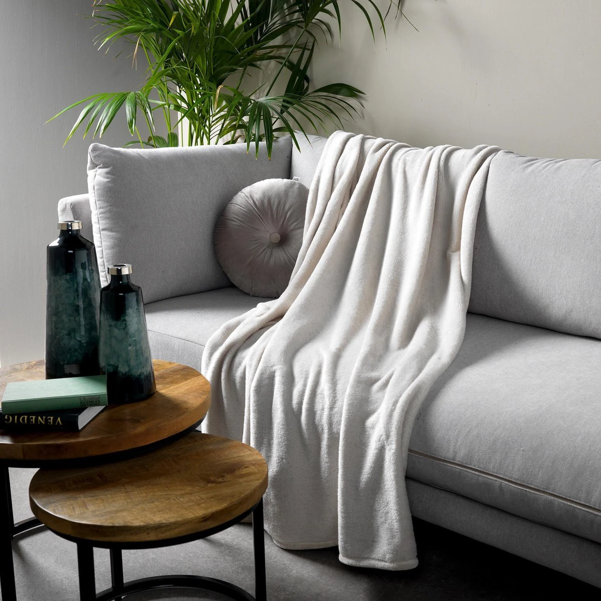 Dutch Decor - HARVEY - Plaid Fleece 150x200 Cm - Pumice Stone - Beige - Superzacht - Deken 6 Dutch Decor - HARVEY - Plaid Fleece 150x200 Cm - Pumice Stone - Beige - Superzacht - Deken - Afbeelding 4