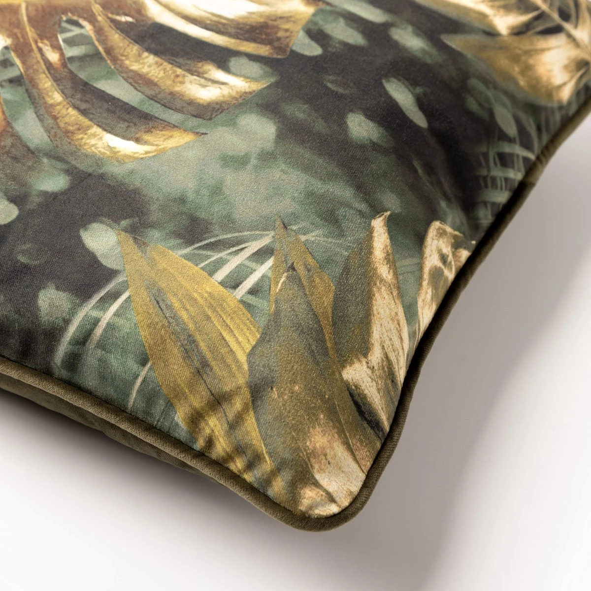 BABEL - Kussenhoes Velvet Chive 45x45 Cm - Groen - Exclusief Binnenkussen 5 BABEL - Kussenhoes Velvet Chive 45x45 Cm - Groen - Exclusief Binnenkussen - Afbeelding 3