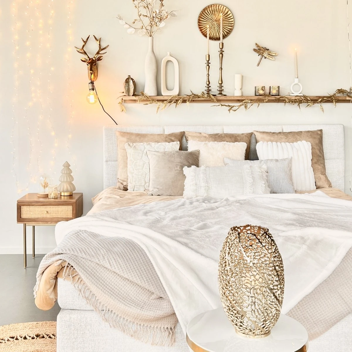 FINN - Sierkussen Velvet 45x45 Cm - Pumice Stone - Beige - Inclusief Binnenvulling 12 FINN - Sierkussen Velvet 45x45 Cm - Pumice Stone - Beige - Inclusief Binnenvulling - Afbeelding 10