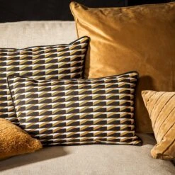 JAVIER - Kussenhoes 30x50 Cm Raven - Zwart - Exclusief Binnenkussen 9 JAVIER - Kussenhoes 30x50 Cm Raven - Zwart - Exclusief Binnenkussen -Dutch Decor 1200x1200 517