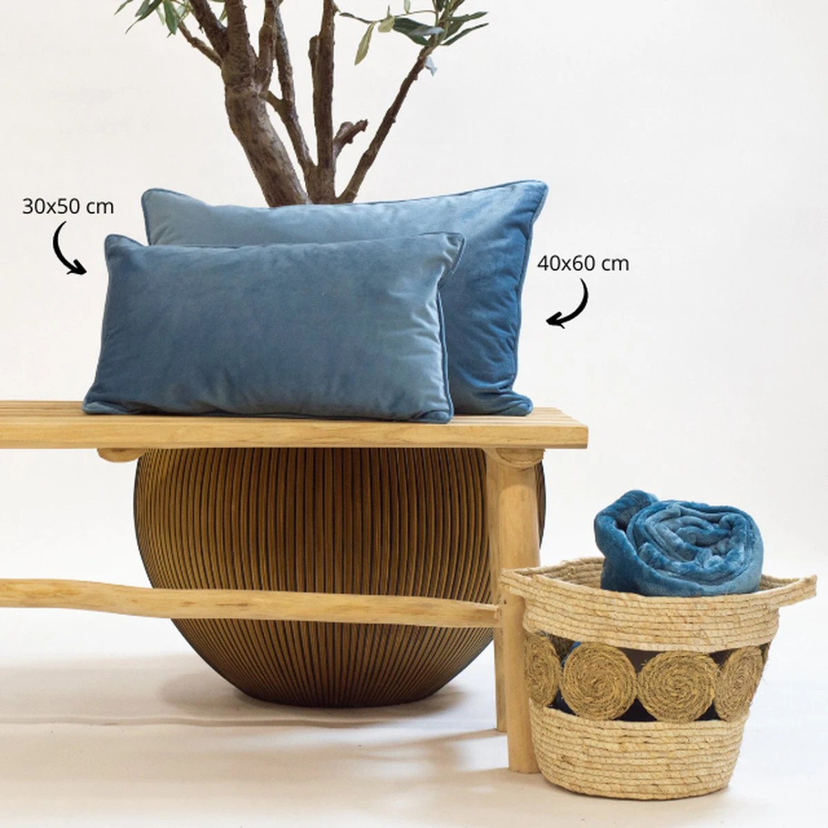 FINN - Kussenhoes Velvet 30x50 Cm - Provincial Blue - Blauw - Exclusief Binnenkussen 6 FINN - Kussenhoes Velvet 30x50 Cm - Provincial Blue - Blauw - Exclusief Binnenkussen - Afbeelding 4