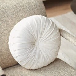 Dutch Decor - KAJA - Sierkussen Rond Velvet 40 Cm - Snow White - Wit 19 Dutch Decor - KAJA - Sierkussen Rond Velvet 40 Cm - Snow White - Wit -Dutch Decor 1200x1200 549