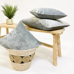 FINN - Kussenhoes Velvet 60x60 Cm - Micro Chip - Lichtgrijs - Exclusief Binnenkussen -Dutch Decor 1200x1200 614