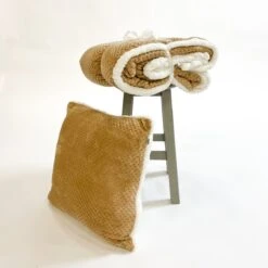 SHERPA - Sierkussen 45x45 Cm - Beige / Zand / Wit - Teddy - Inclusief Binnenvulling 13 SHERPA - Sierkussen 45x45 Cm - Beige / Zand / Wit - Teddy - Inclusief Binnenvulling -Dutch Decor 1200x1200 637