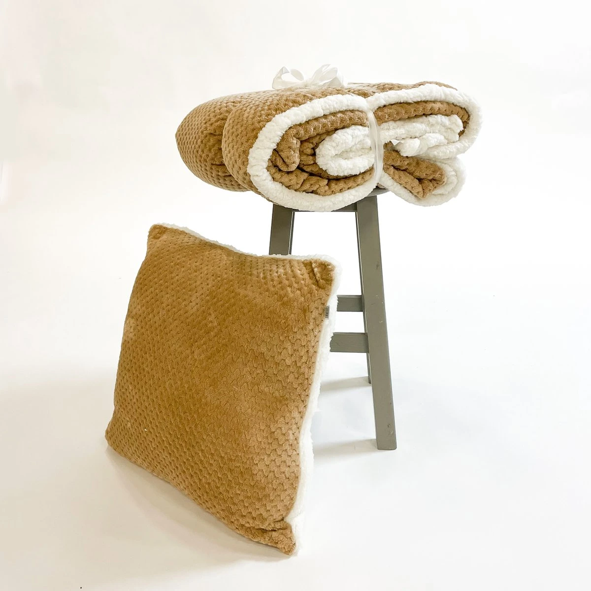 SHERPA - Sierkussen 45x45 Cm - Beige / Zand / Wit - Teddy - Inclusief Binnenvulling 8 SHERPA - Sierkussen 45x45 Cm - Beige / Zand / Wit - Teddy - Inclusief Binnenvulling - Afbeelding 6