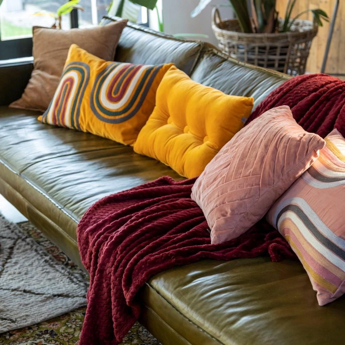 RAVY - Kussenhoes Velvet Golden Glow 40x60 Cm - Geel - Exclusief Binnenkussen 5 RAVY - Kussenhoes Velvet Golden Glow 40x60 Cm - Geel - Exclusief Binnenkussen - Afbeelding 3