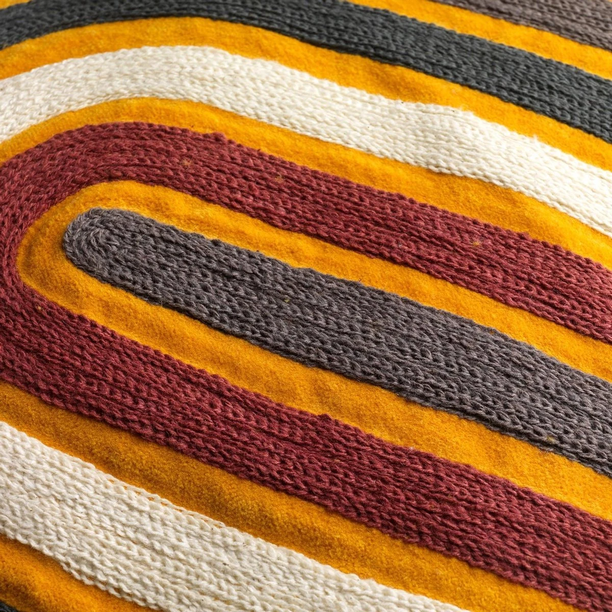 RAVY - Kussenhoes Velvet Golden Glow 40x60 Cm - Geel - Exclusief Binnenkussen 7 RAVY - Kussenhoes Velvet Golden Glow 40x60 Cm - Geel - Exclusief Binnenkussen - Afbeelding 5