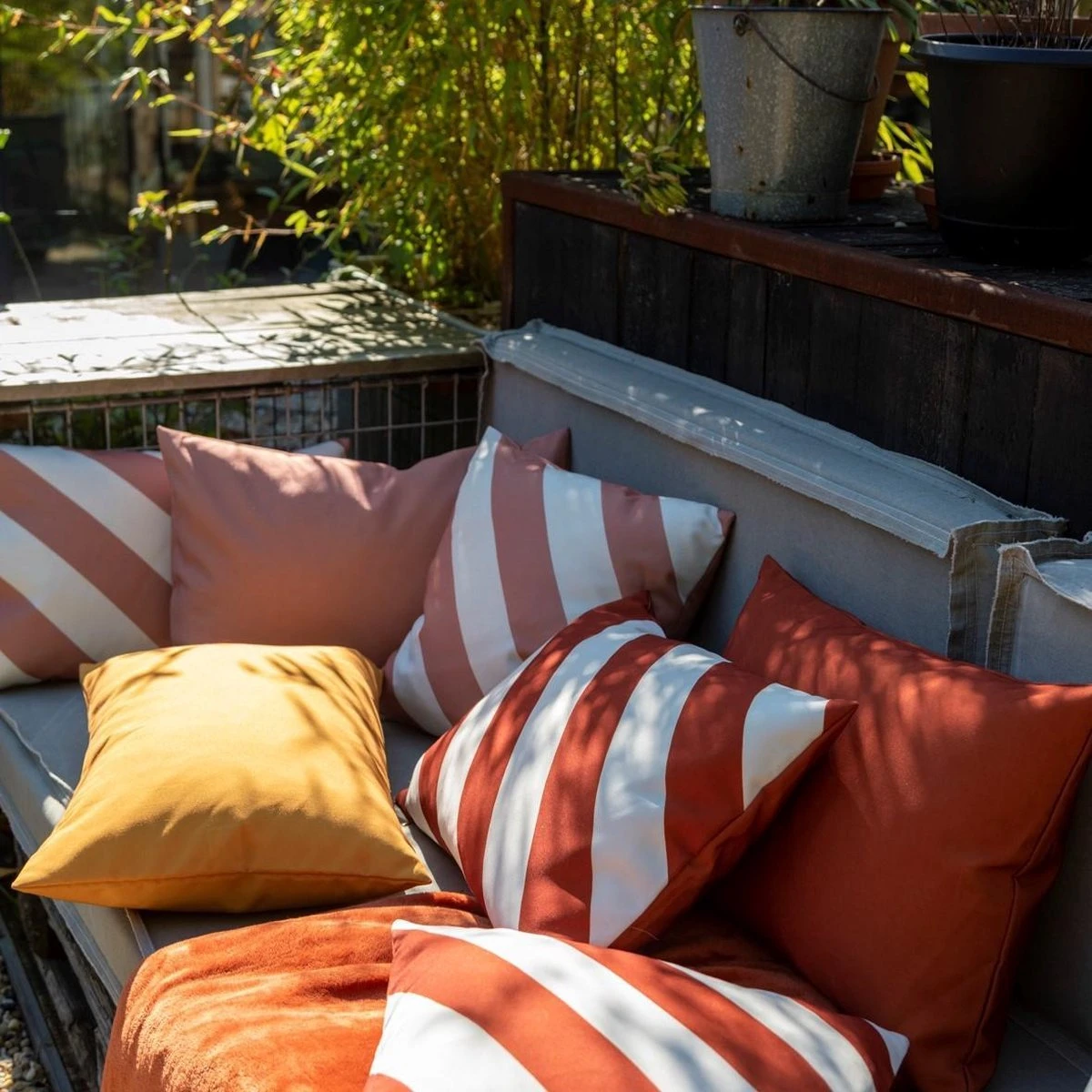 Dutch Decor - SANTORINI - Outdoor Kussenhoes 40x60 Cm - Waterafstotend En Uv-bestendig - Muted Clay - Roze - Buitenkussen - Tuinkussen - Loungekussen- Voor Buiten 6 Dutch Decor - SANTORINI - Outdoor Kussenhoes 40x60 Cm - Waterafstotend En Uv-bestendig - Muted Clay - Roze - Buitenkussen - Tuinkussen - Loungekussen- Voor Buiten - Afbeelding 4