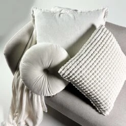 BURTO - Kussenhoes Van Gewassen Katoen Snow White 60x60 Cm - Wit - Exclusief Binnenkussen 13 BURTO - Kussenhoes Van Gewassen Katoen Snow White 60x60 Cm - Wit - Exclusief Binnenkussen -Dutch Decor 1200x1200 799